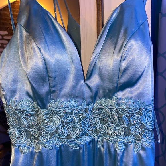 Beautiful Blue lace dress - Picture 2 of 5